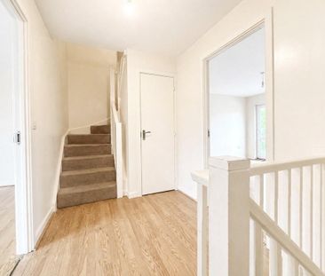 3 bedroom end of terrace house to rent - Photo 3