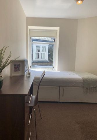 3 bedroom flat to rent - Photo 2