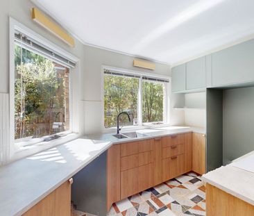 Charming 2-Bedroom, 2-Bathroom Townhouse on Iconic Lygon Street – A... - Photo 5