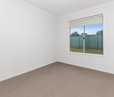 Modern family home in prime FOREST HILL location - Photo 6