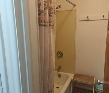 For Lease - 374 Central Park Boulevard Unit# Room #6, Oshawa, Ontario - Photo 2