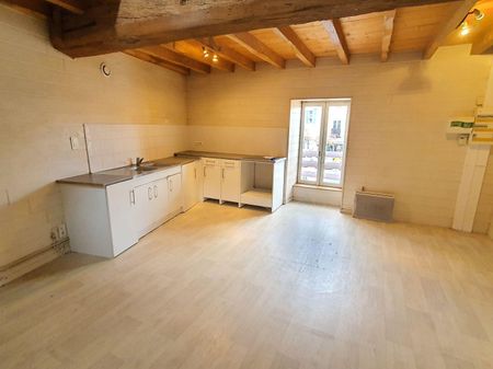 Location Appartement 3 pièces 94m² CHALAMONT 01320 - Photo 2