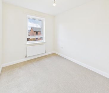 Laurie Close, Yate, Bristol - Photo 6