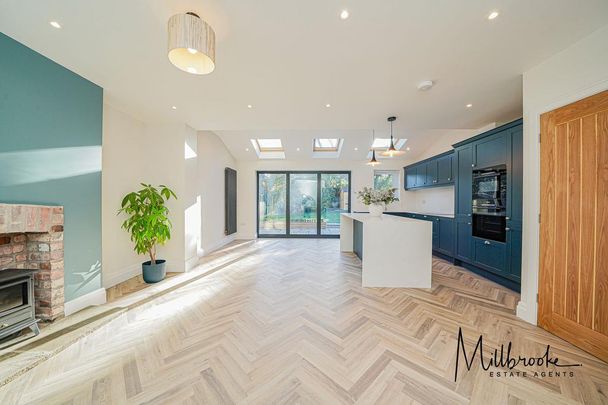 4 bedroom semi-detached house to rent - Photo 1