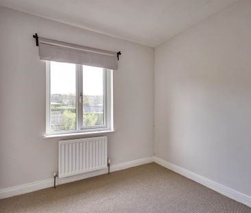 4 Downshire Place, HOLYWOOD, BT18 9LR - Photo 3