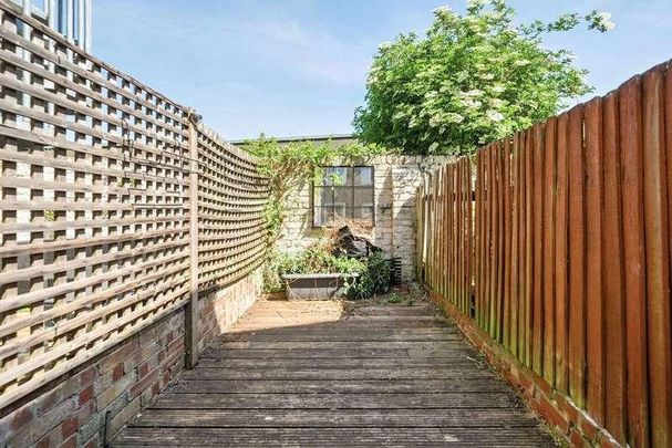 Hazelbourne Road, Clapham South, SW12 - Photo 1