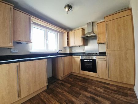 2 bedroom ground floor flat to rent - Photo 3