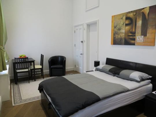 Flat 223 Fulham Palace Road, Fulham W6 9HH - Photo 1