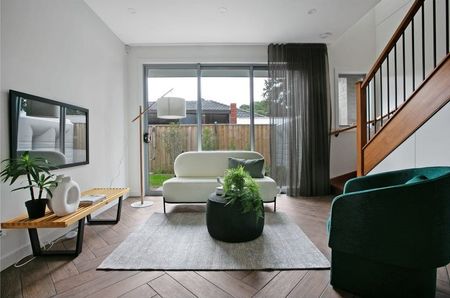 Spacious and Close to a Host of Amenities! - Photo 3