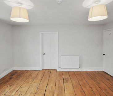 3 bedroom flat to rent - Photo 6