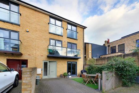 3 bedroom semi-detached house to rent - Photo 4