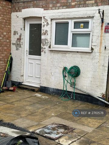 4 bedroom end of terrace house to rent - Photo 5