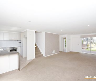 9/11 Castan Street, Coombs ACT 2611 - Townhouse For Rent | Domain - Photo 4