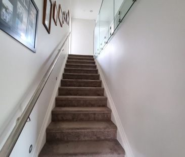 5 bedrooms Modern family home in Papatoetoe - Photo 2