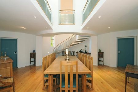6 bedroom detached house to rent - Photo 2