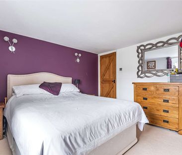 An attractive Grade II listed cottage set in a charming hamlet with... - Photo 2