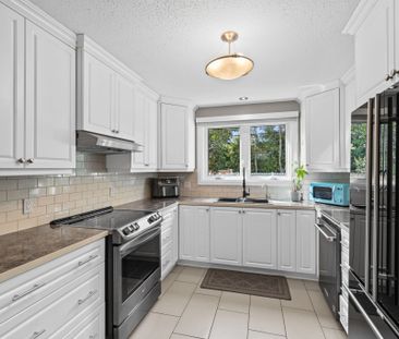 For Lease - 550 Foxview Place, Manor Park - Cardinal Glen and Area, Ontario - Photo 2