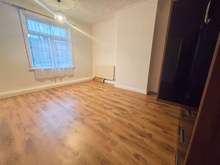 2 Bed Terraced House, Marsden Mount, LS11 - Photo 2