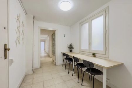 Carrer del Rosselló, Barcelona, Catalonia 08008 - Photo 3