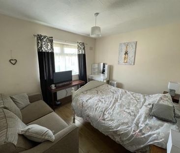 4 bedroom semi-detached house to rent - Photo 5