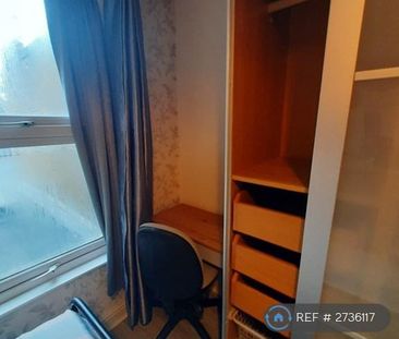 1 bedroom in a house share to rent - Photo 4