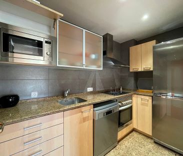 Apartamento amueblado, 2 dormitorios con terraza. piscina y parking... - Photo 3
