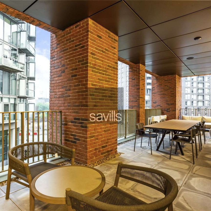 1 MONTH RENT FREE!* Exceptional Fully Furnished Three Double Bedroom Penthouse Apartment with unrivalled facilities in the Exclusive Cortland Development, Colliers Yard. - Photo 1