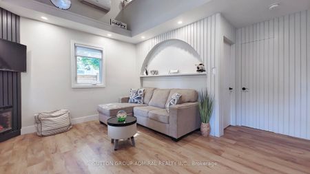 For Lease - 242 Muriel Street, Newmarket, Ontario - Photo 2