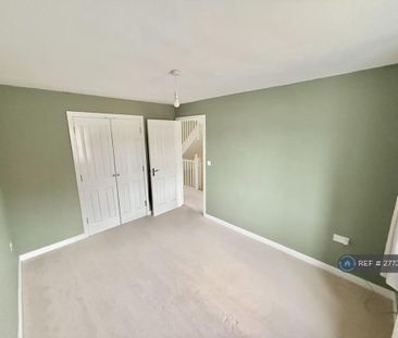 4 bedroom semi-detached house to rent - Photo 5