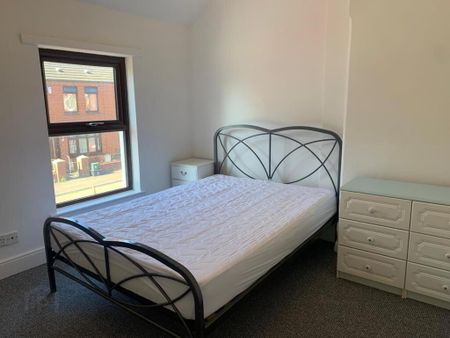 11 Institution Place, Belfast, BT12 4AE - Photo 5