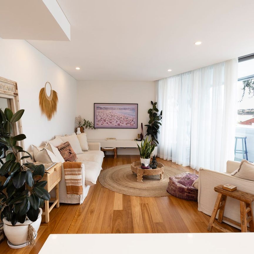 Beach View - 4 to 8 month lease - Weekly cleans, parking, electricity, gas, wifi, Foxtel included - Photo 1