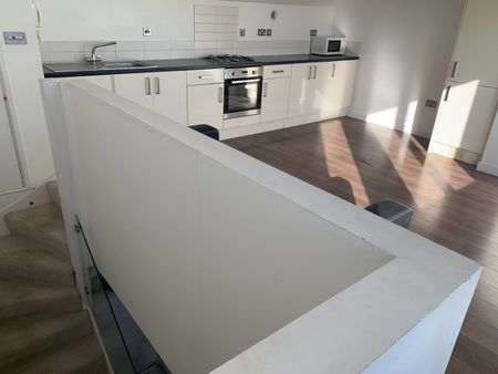 2 Bed Maisonette, Muswell Hill Broadway, N10 - Photo 2