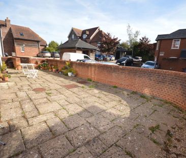 1 bedroom ground floor flat to rent - Photo 2