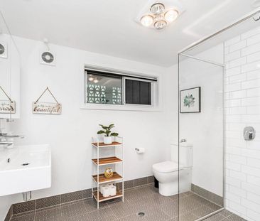 Modern ground floor flat - Electricity, Water & Wi-fi included - Photo 4