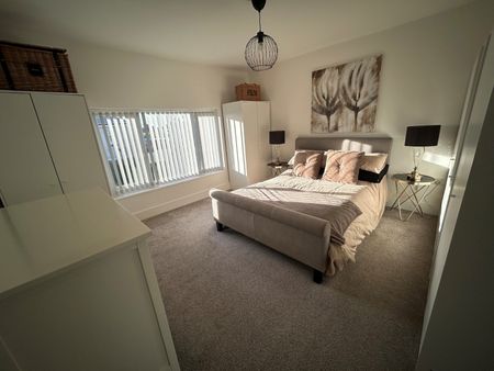 3 bedroom semi-detached house to rent - Photo 2