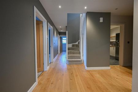 5 bedroom detached house to rent - Photo 2