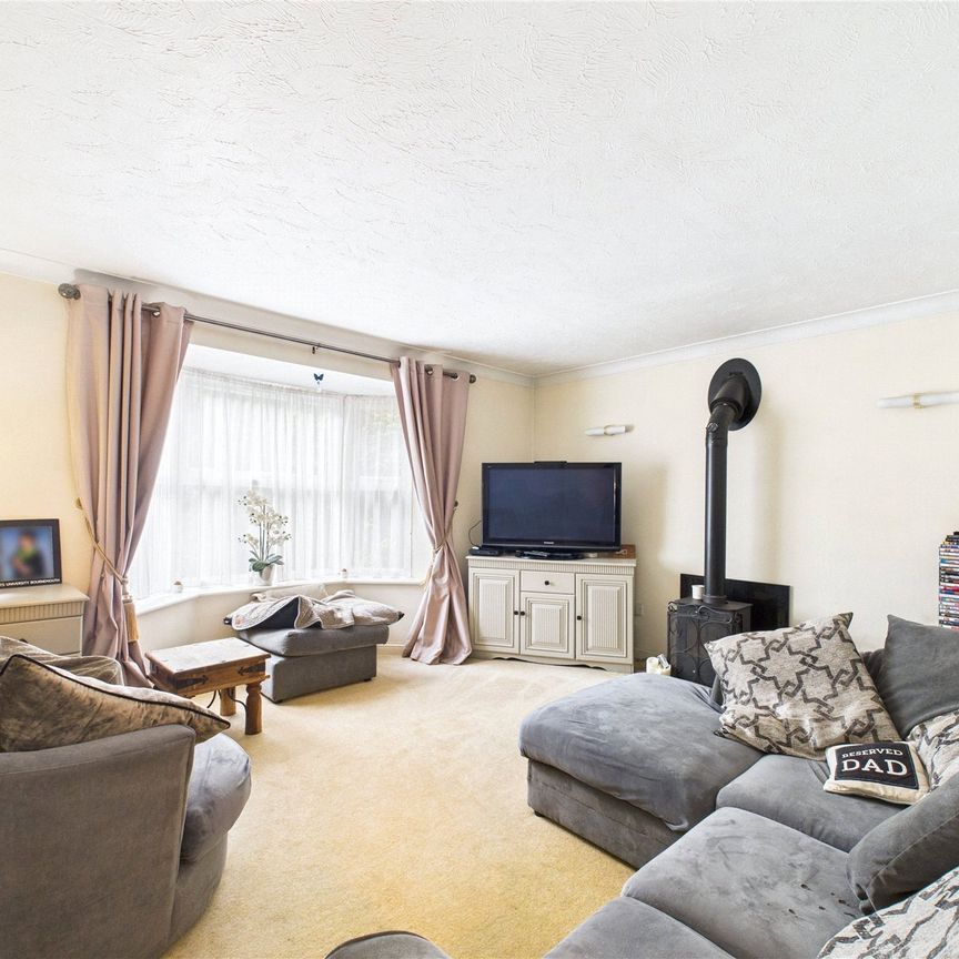 Hitherhooks Hill, Binfield Hitherhooks Hill, Binfield - Photo 1