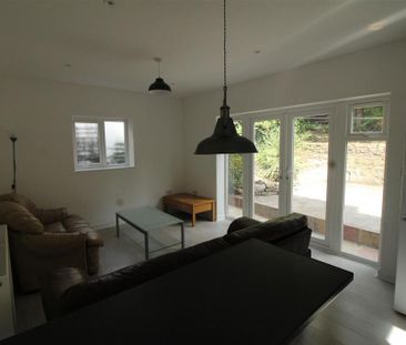 4 bedroom detached house to rent - Photo 4