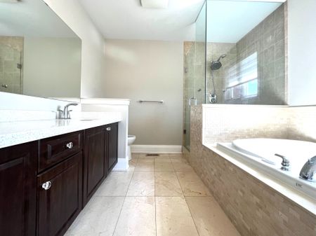 For Lease - 32 Wendelyn Drive, Richmond Hill, Ontario - Photo 3