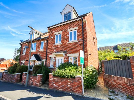 3 BEDROOM House - End Town House - Photo 1