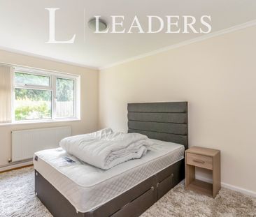 2 bedroom bungalow to rent Hawthorn Close, Chichester, PO19 - Photo 4