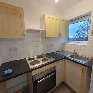 Studio Flat, Kensington Court, M7 - Photo 2