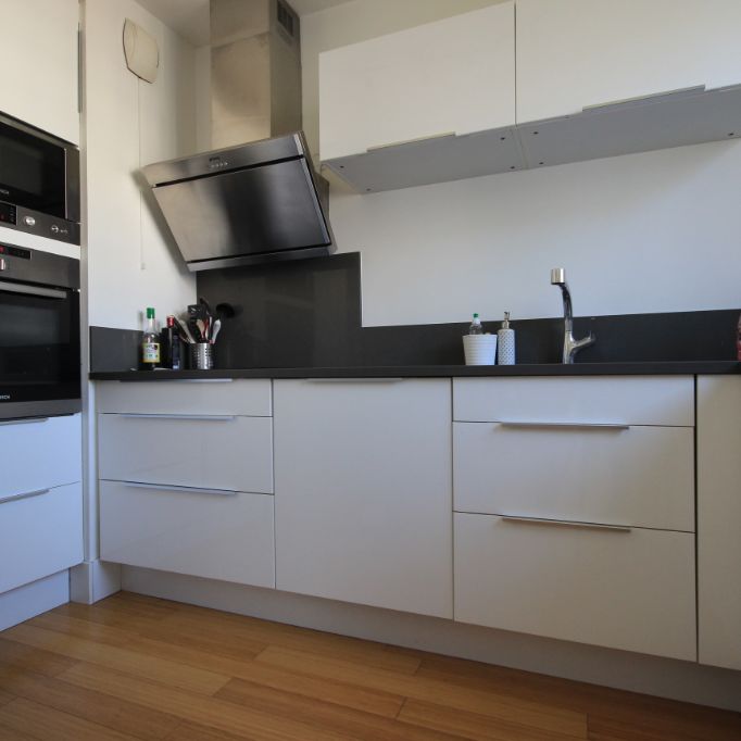 Appartement a louer Paris - Loyer €1 757/mois charges comprises ** - Photo 1