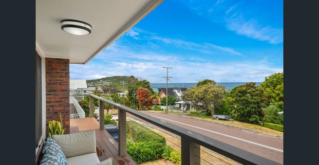 Coastal Living with Water Views, garden and water included - Photo 1