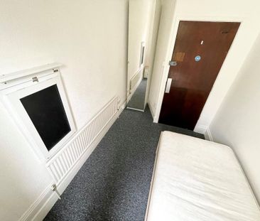 8 bedroom terraced house to rent - Photo 3