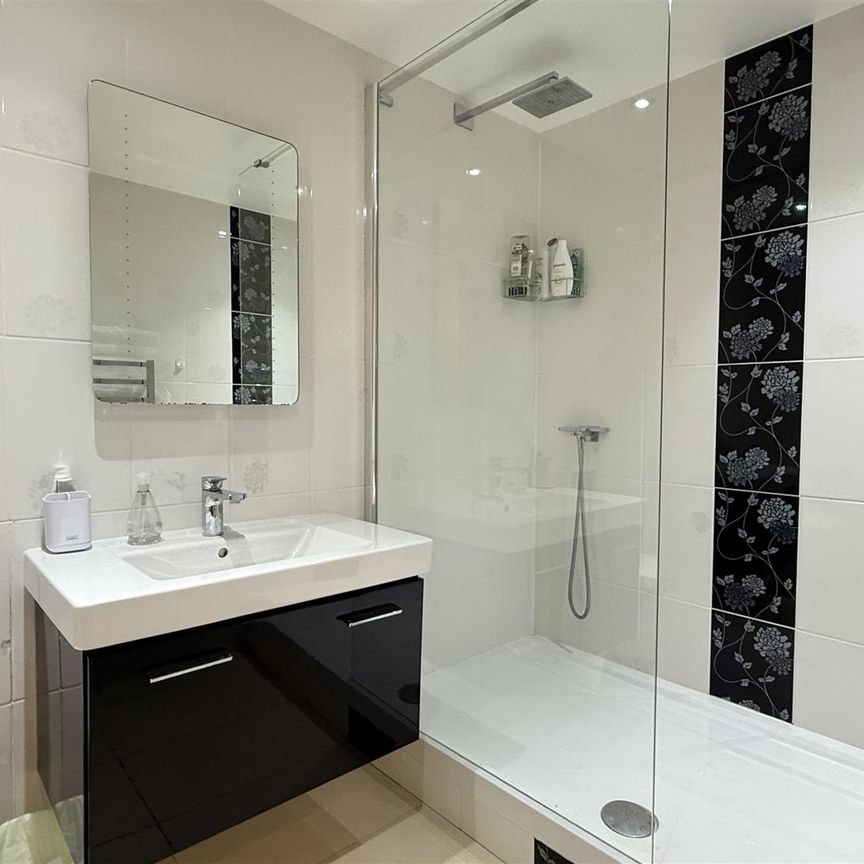 4 Bedroom House - Photo 1