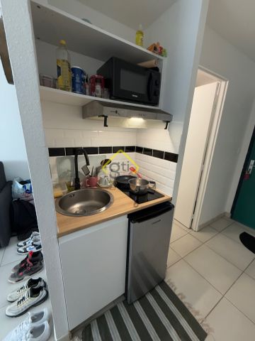 Location Appartement 1 pièce 19m² ST DENIS 97400 - Photo 3