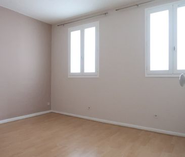 Location Appartement 3 pièces 71m² ST ETIENNE 42000 - Photo 2