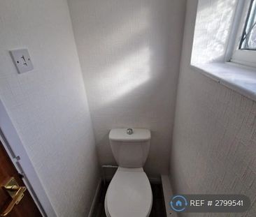 2 bedroom semi-detached house to rent - Photo 6