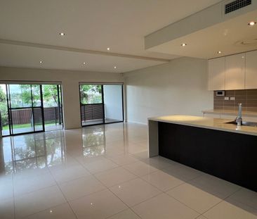 Modern 3 Bedroom Duplex - Photo 2